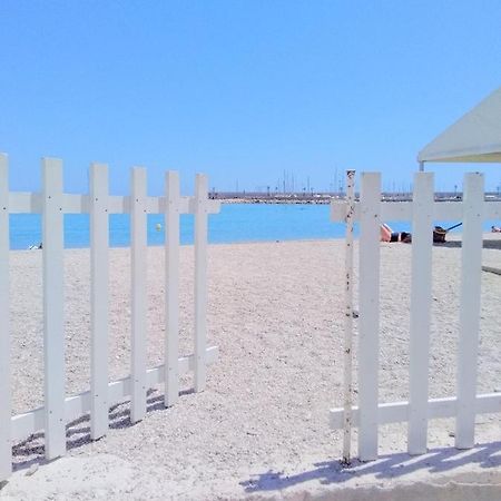 2 Pieces Idealement Placee Dans Le Centre Menton Exterior foto