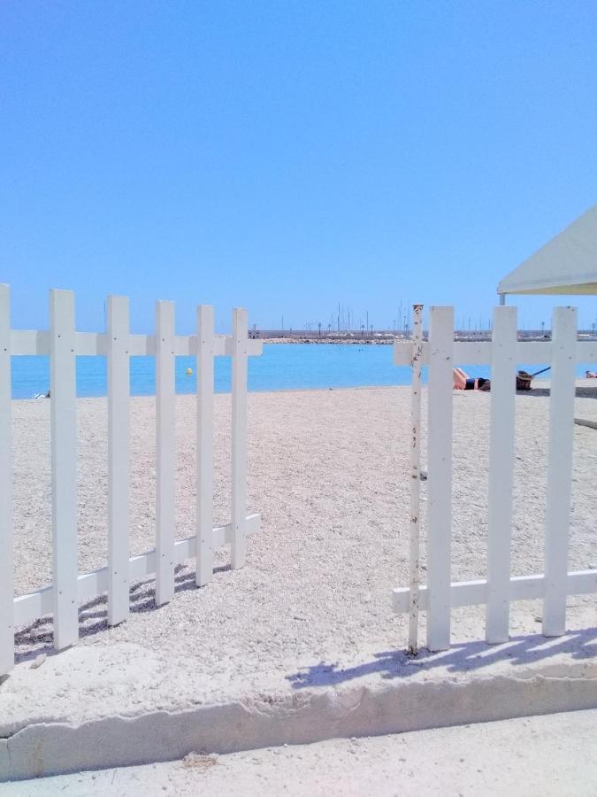 2 Pieces Idealement Placee Dans Le Centre Menton Exterior foto