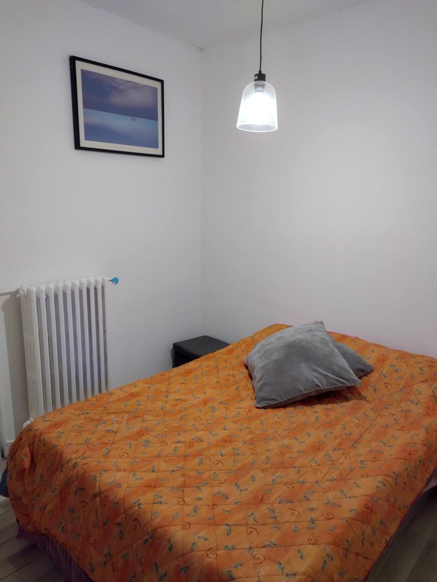 2 Pieces Idealement Placee Dans Le Centre Menton Exterior foto