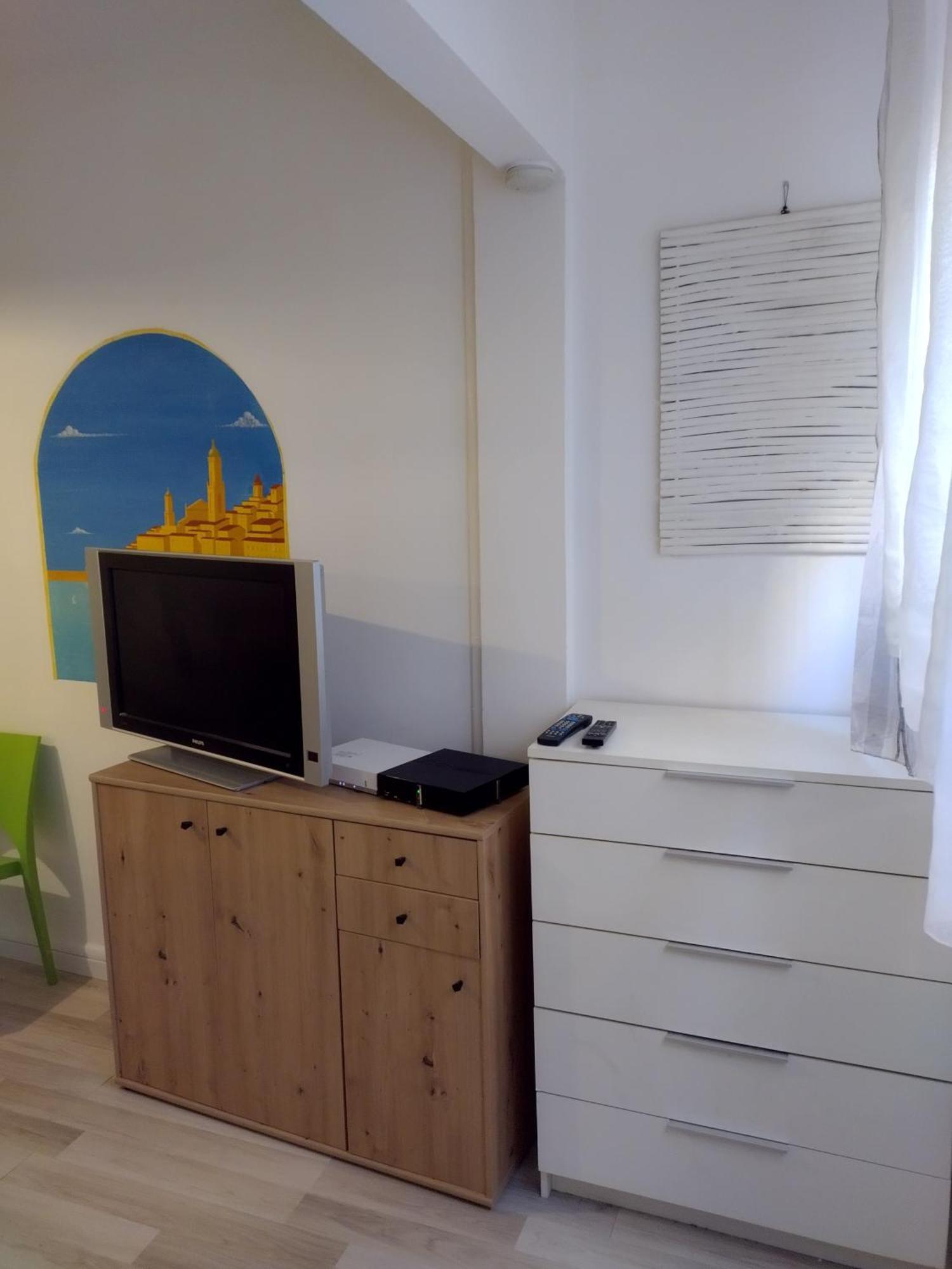 2 Pieces Idealement Placee Dans Le Centre Menton Exterior foto