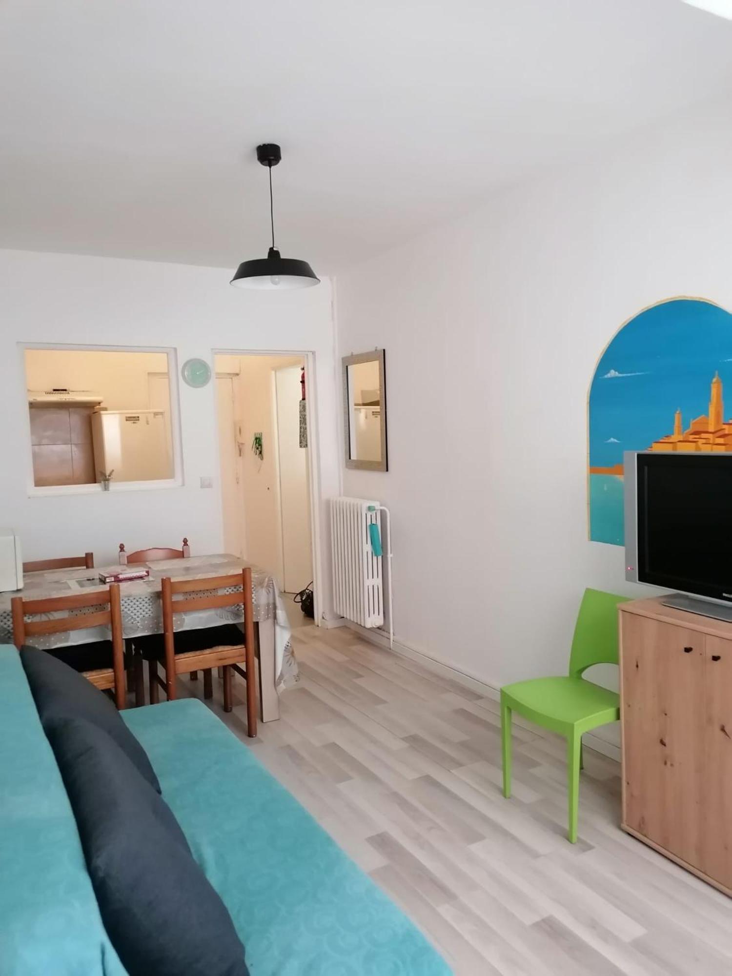 2 Pieces Idealement Placee Dans Le Centre Menton Exterior foto